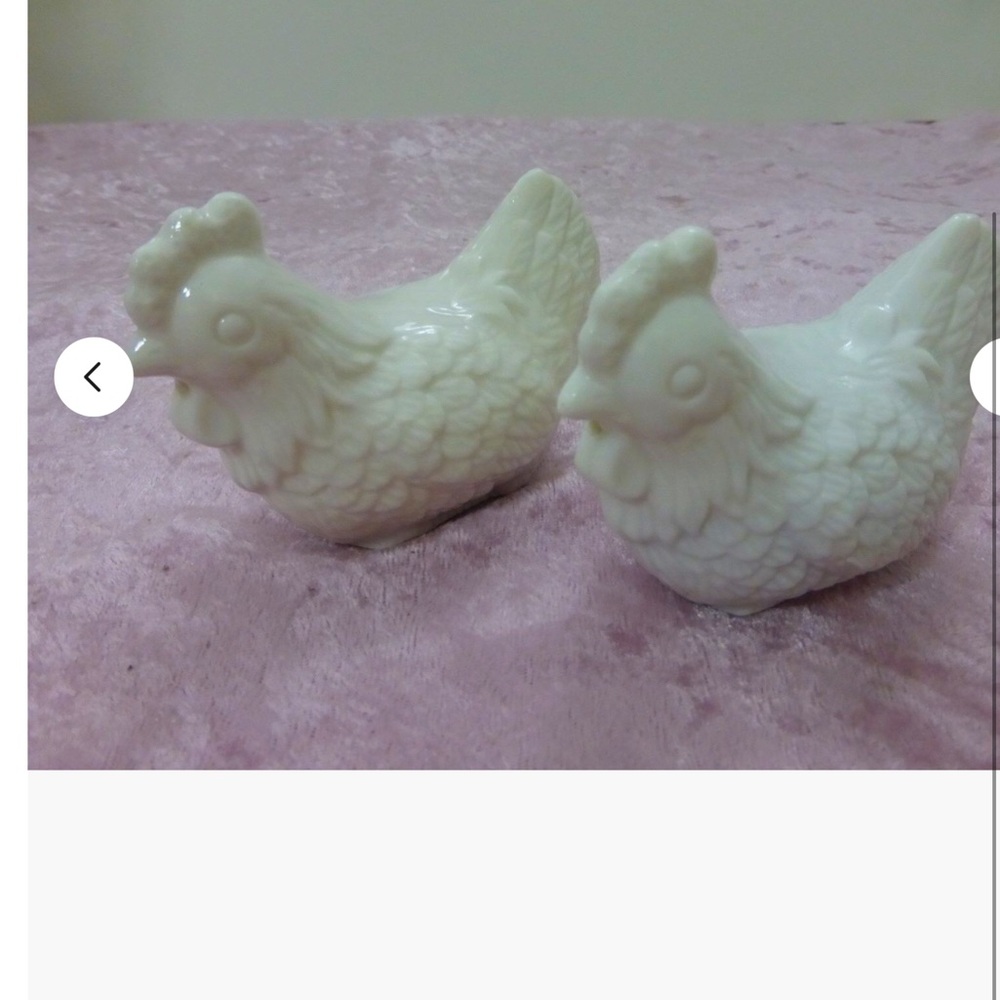 - Salt and pepper shaker chicken white made in Japan